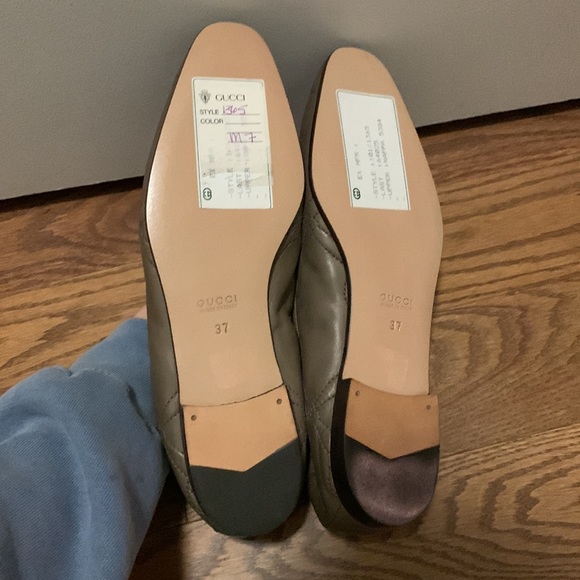 NWT gorgeous Taupe leather flats with stitching - Picture 3 of 6